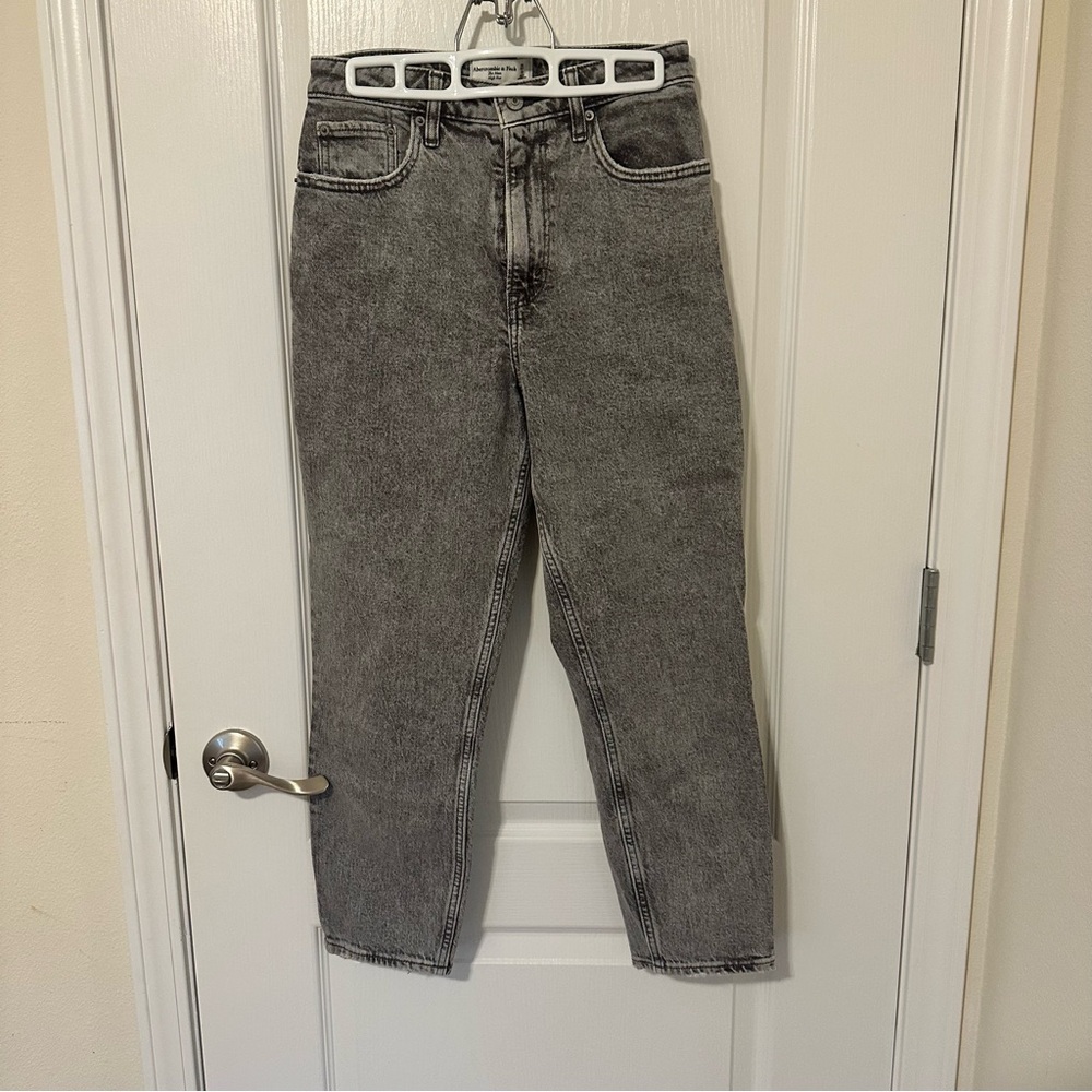 Abercrombie The Mom / Curve Love / High Rise Jeans / GREAT condition